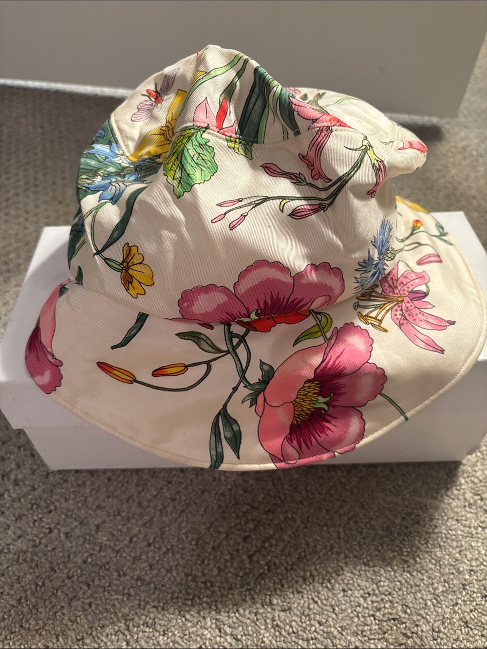 Gucci silk Floral Bucket Hat - Cream with Pink & Green Flowers